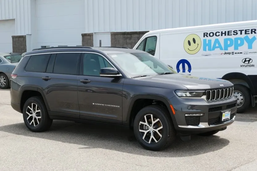2025 Jeep Grand Cherokee Limited photo 1
