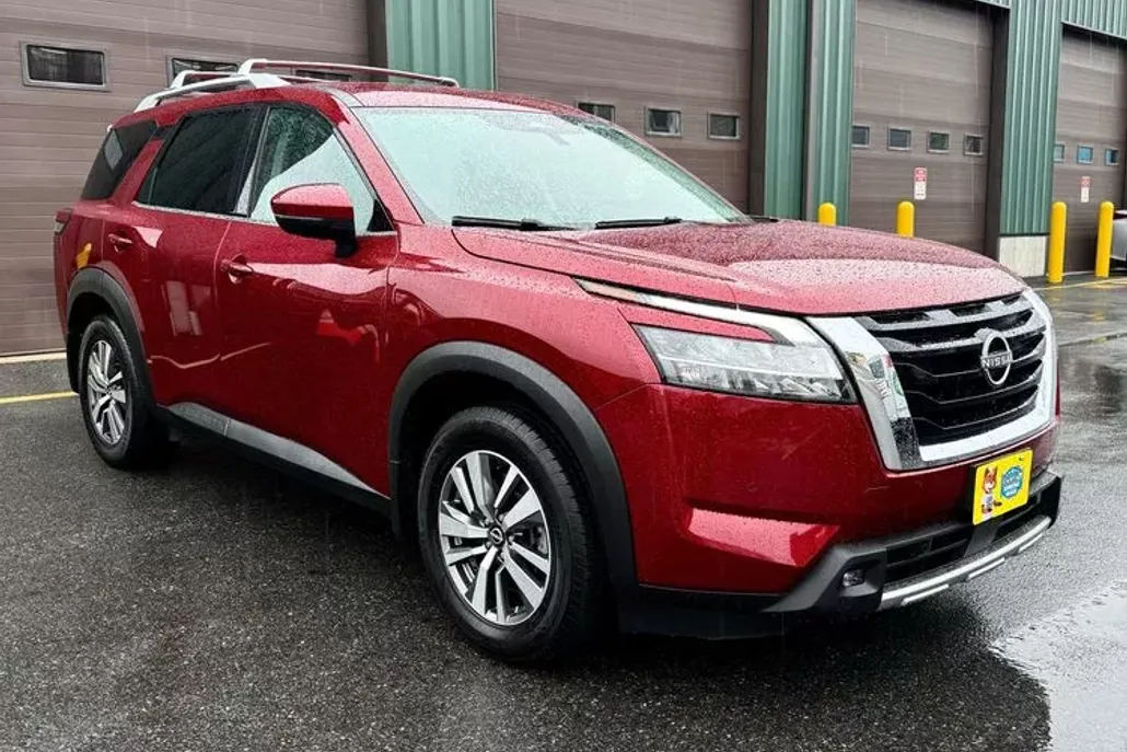 2022 Nissan Pathfinder SL photo 1