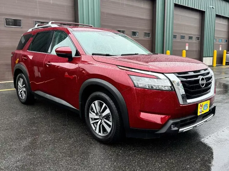 2022 Nissan Pathfinder SL photo 1
