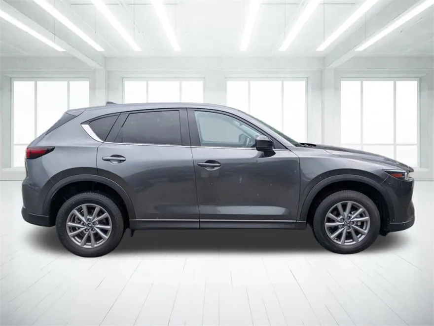 2022 Mazda CX-5 Select photo 1