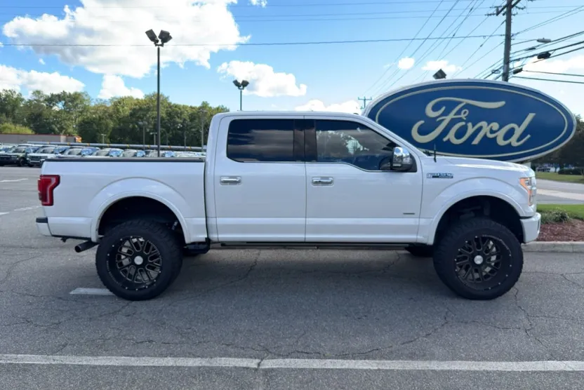 2016 Ford F-150 Platinum photo 1