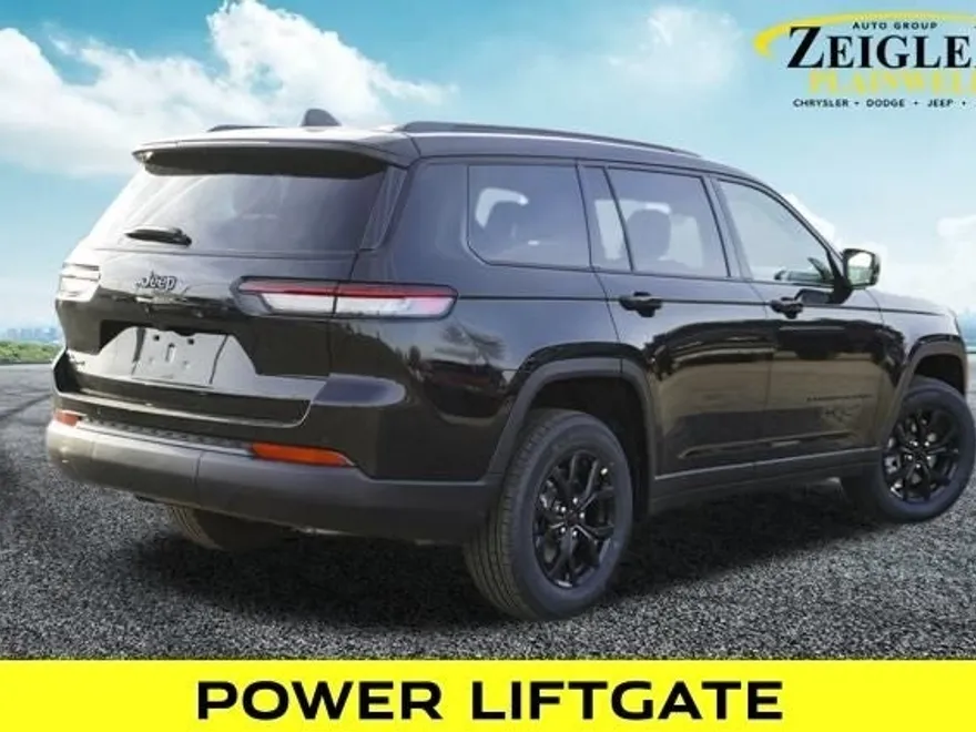 2025 Jeep Grand Cherokee Altitude photo 3