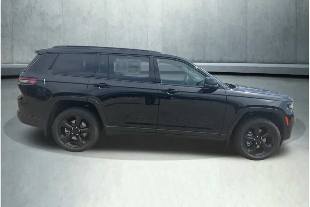 2025 Jeep Grand Cherokee Limited photo 1