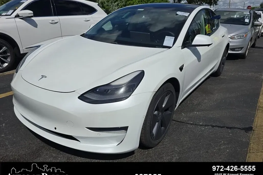 2021 Tesla Model 3 Standard Range Plus photo 1