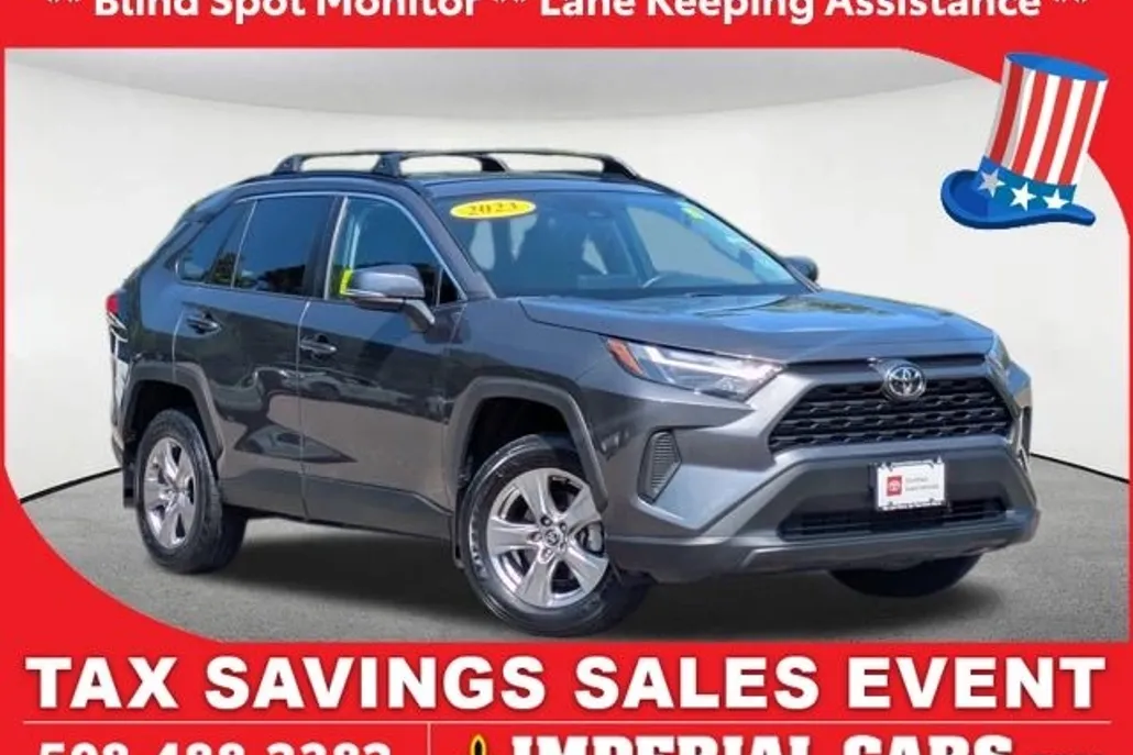 2023 Toyota RAV4 XLE photo 1