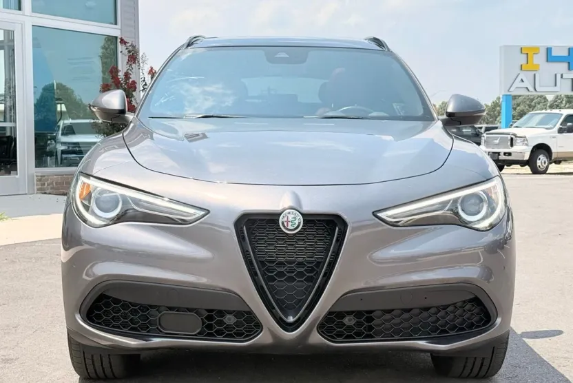 2021 Alfa Romeo Stelvio Ti photo 1
