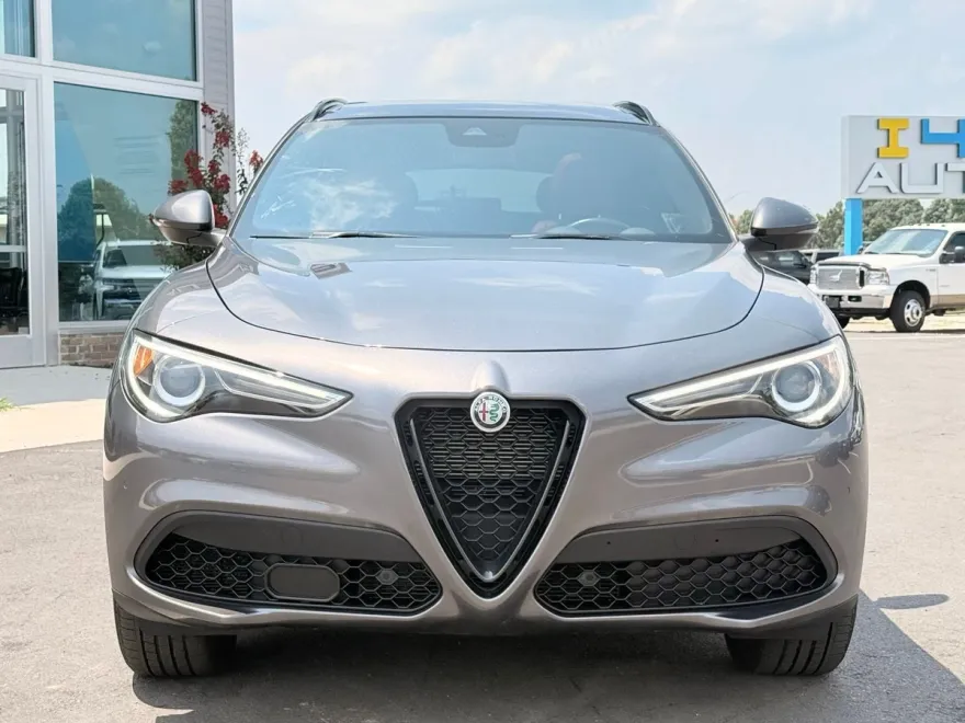 2021 Alfa Romeo Stelvio Ti photo 1