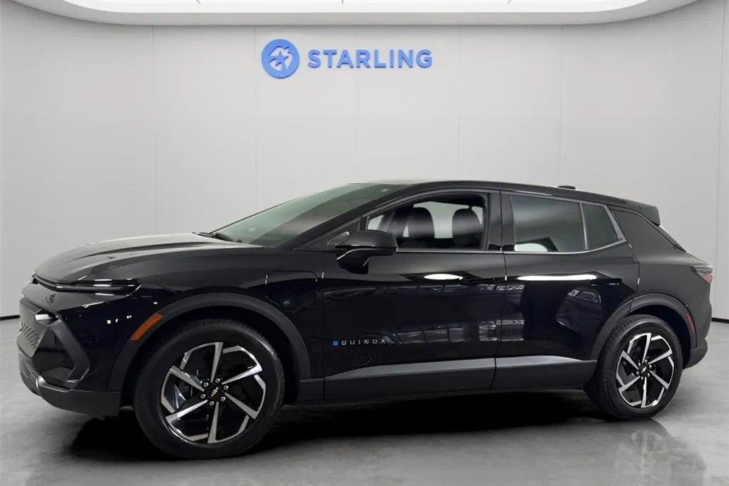 2025 Chevrolet Equinox EV LT photo 1