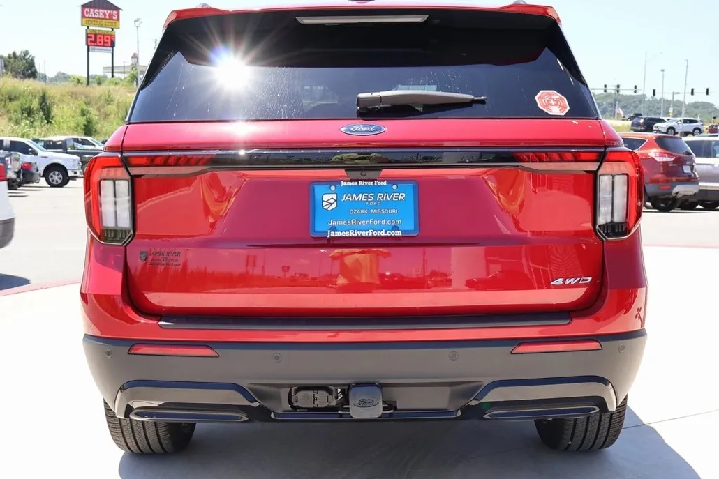 2025 Ford Explorer ST-Line photo 1