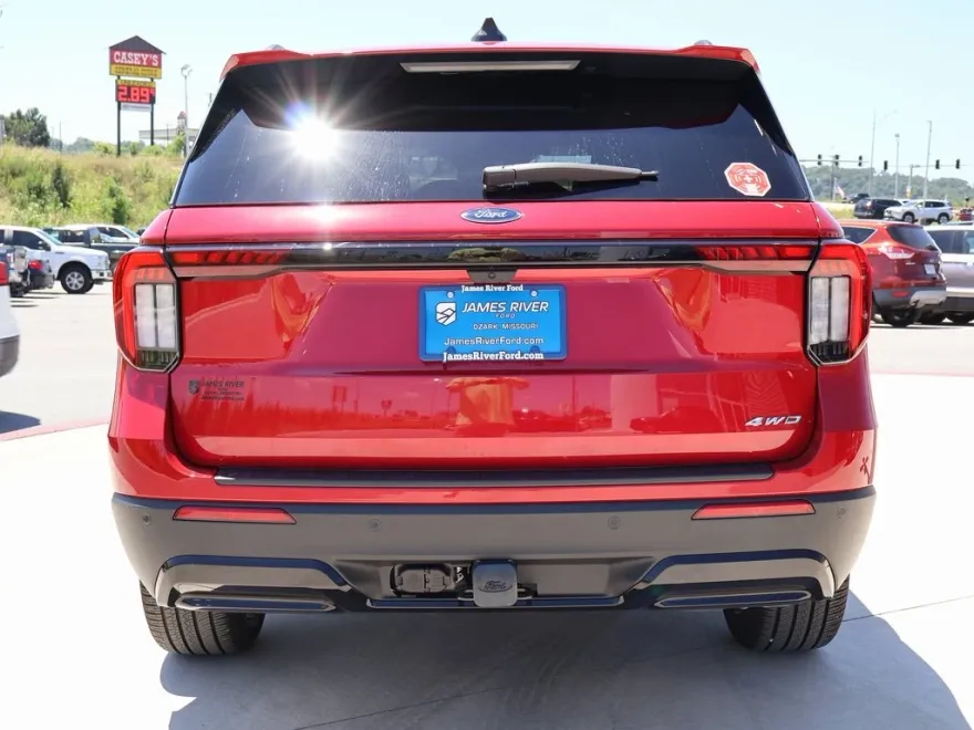 2025 Ford Explorer ST-Line photo 1