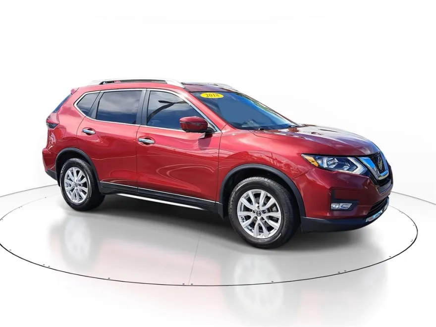 2018 Nissan Rogue SV photo 1