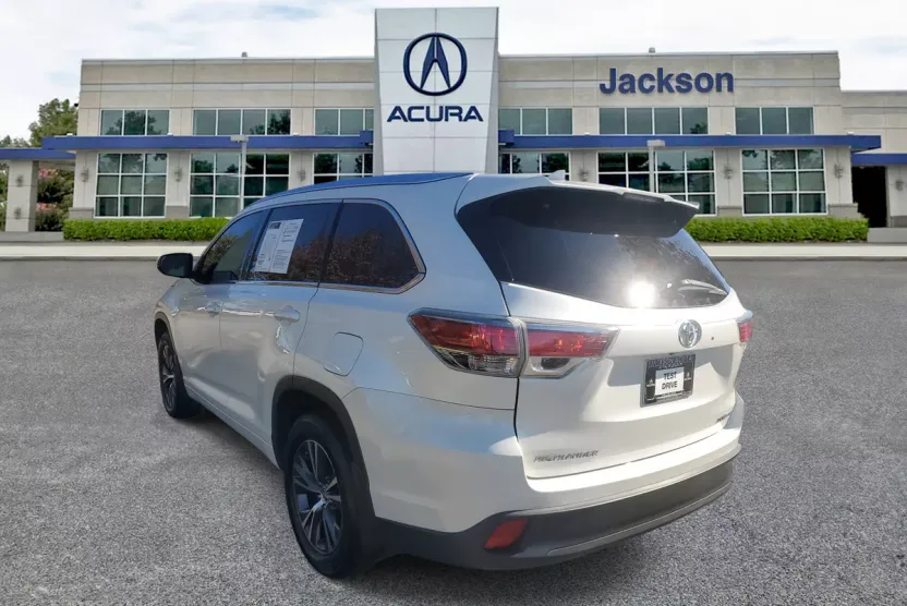 2016 Toyota Highlander Base Hybrid photo 1