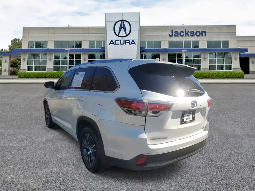 2016 Toyota Highlander Base Hybrid photo 1