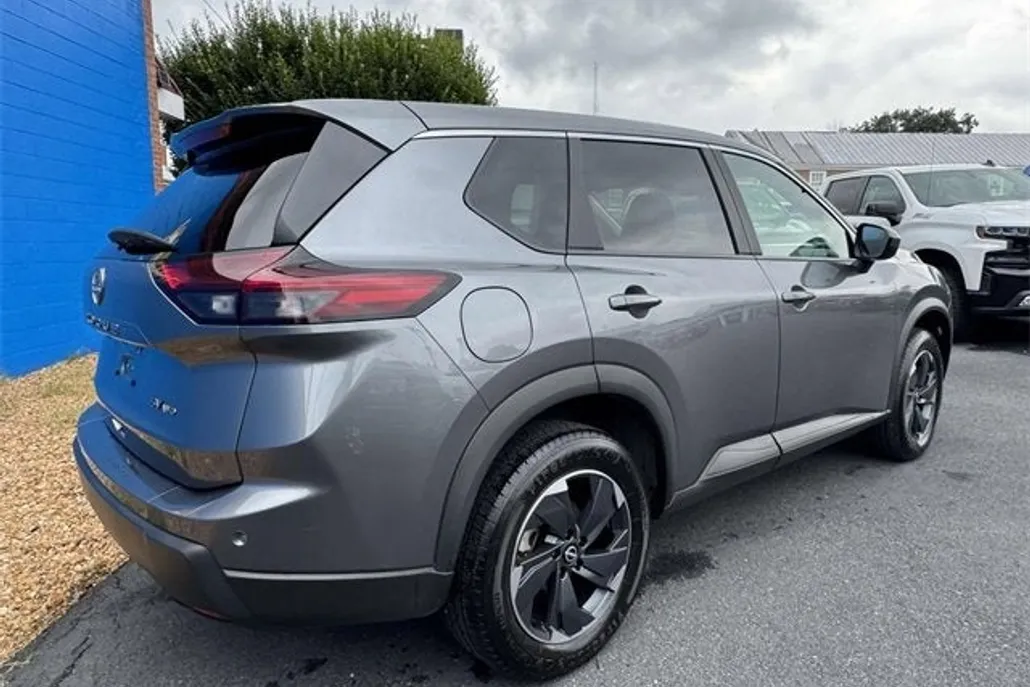 2024 Nissan Rogue SV photo 1