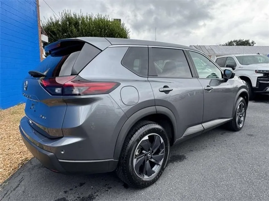 2024 Nissan Rogue SV photo 1