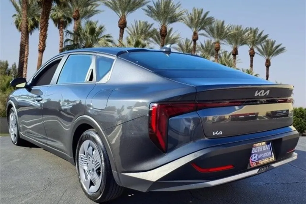 2025 Kia K4 LX photo 1