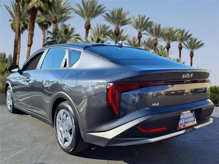 2025 Kia K4 LX photo 1