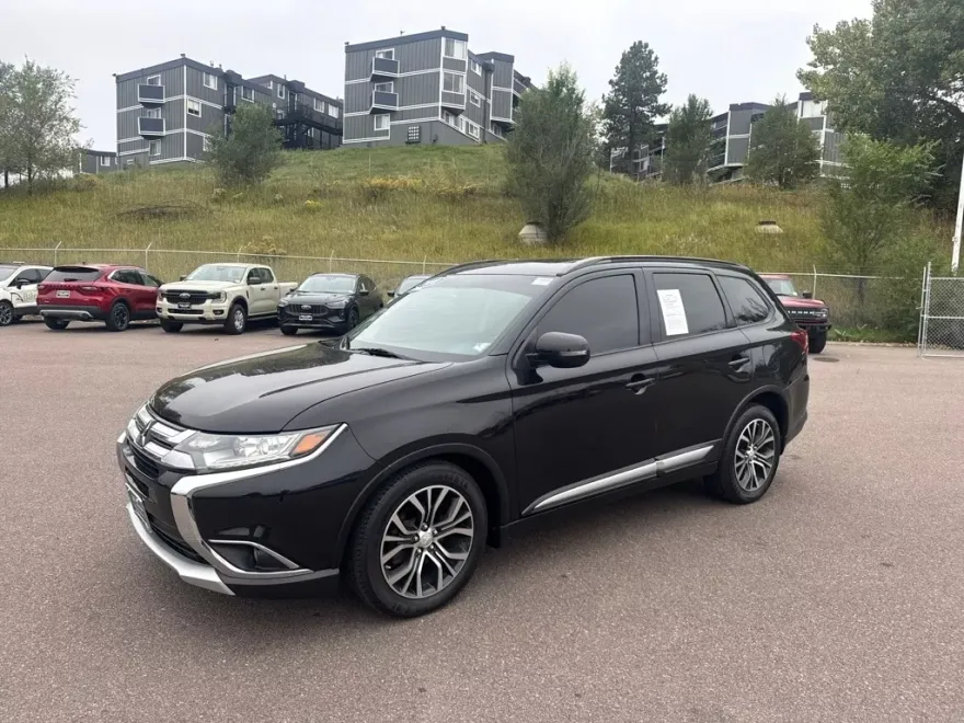 2016 Mitsubishi Outlander SEL photo 1
