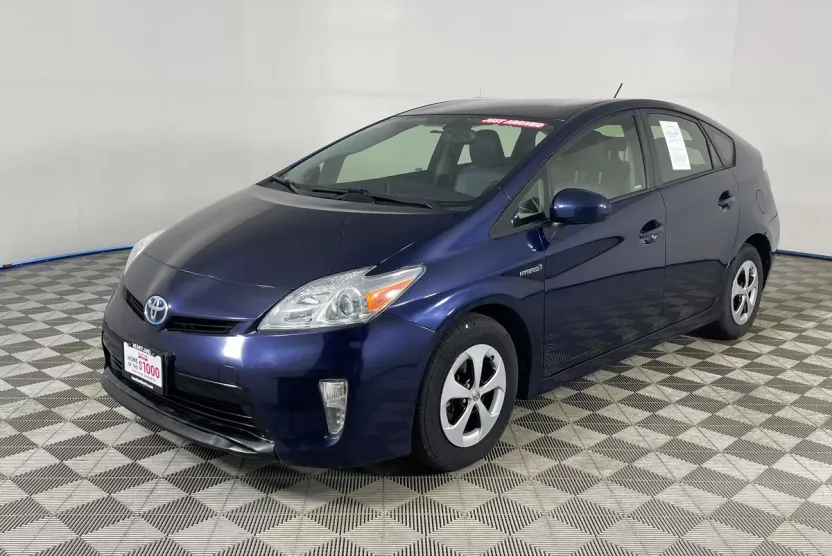 2014 Toyota Prius Five photo 1