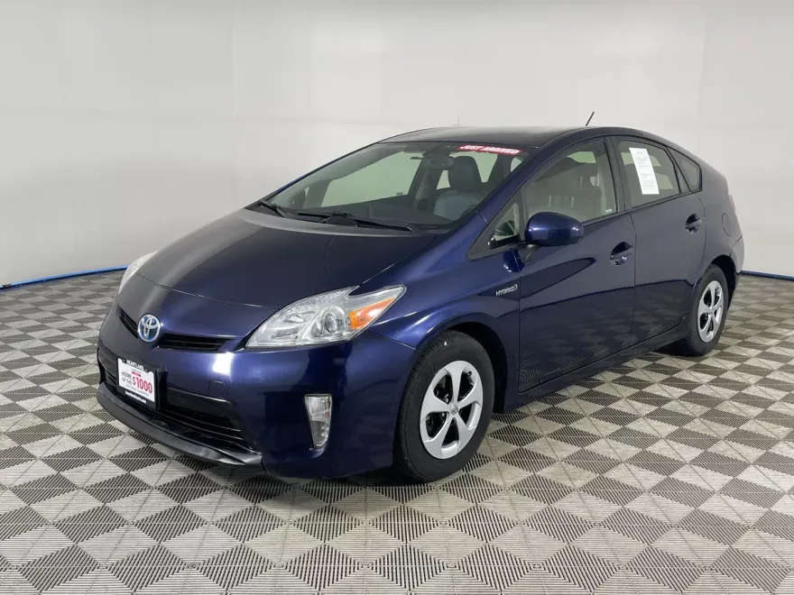 2014 Toyota Prius Five photo 1