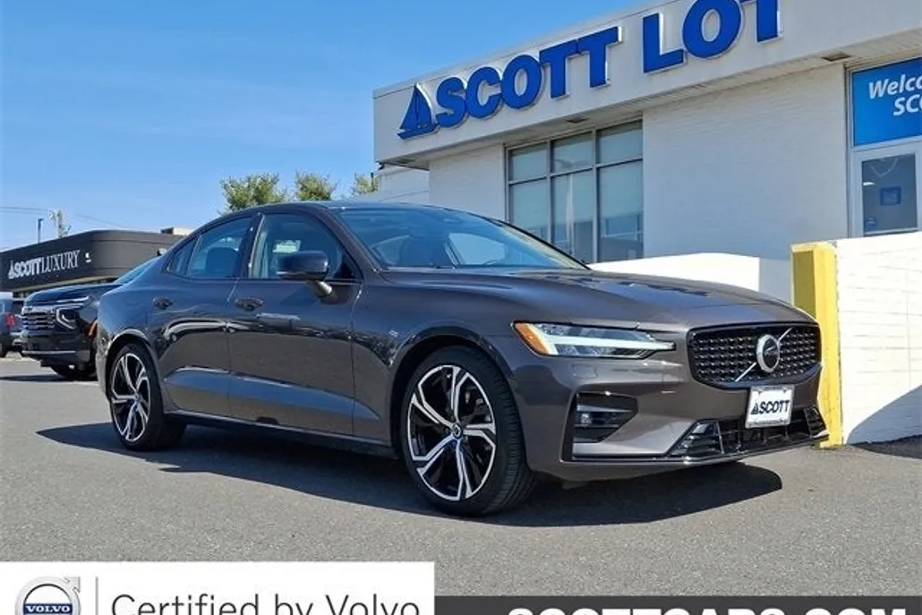 2025 Volvo S60 B5 Core photo 1