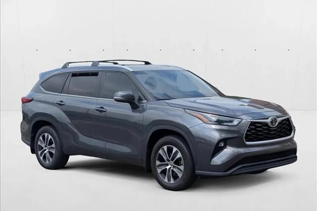 2023 Toyota Highlander XLE photo 1