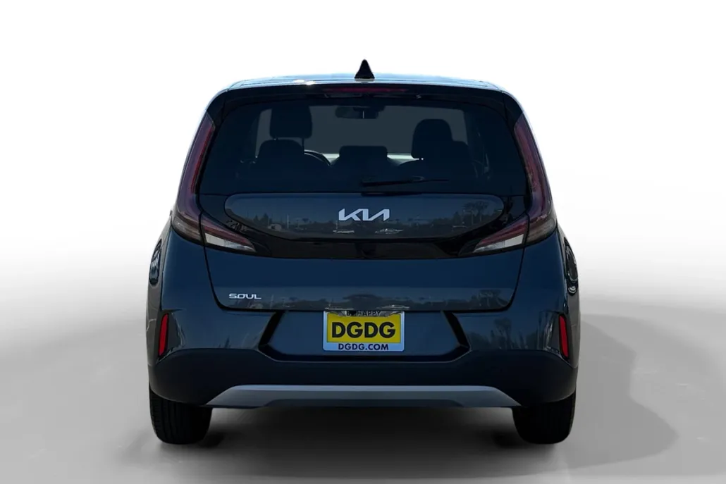 2023 Kia Soul LX photo 1