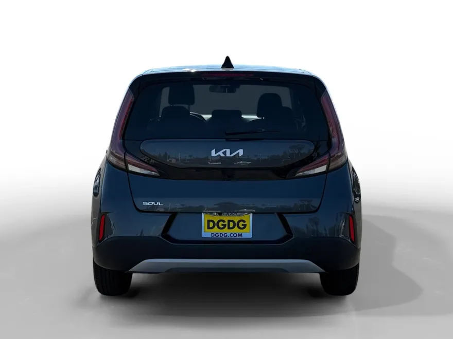 2023 Kia Soul LX photo 1