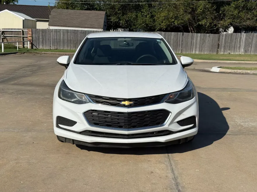2016 Chevrolet Cruze LT photo 1