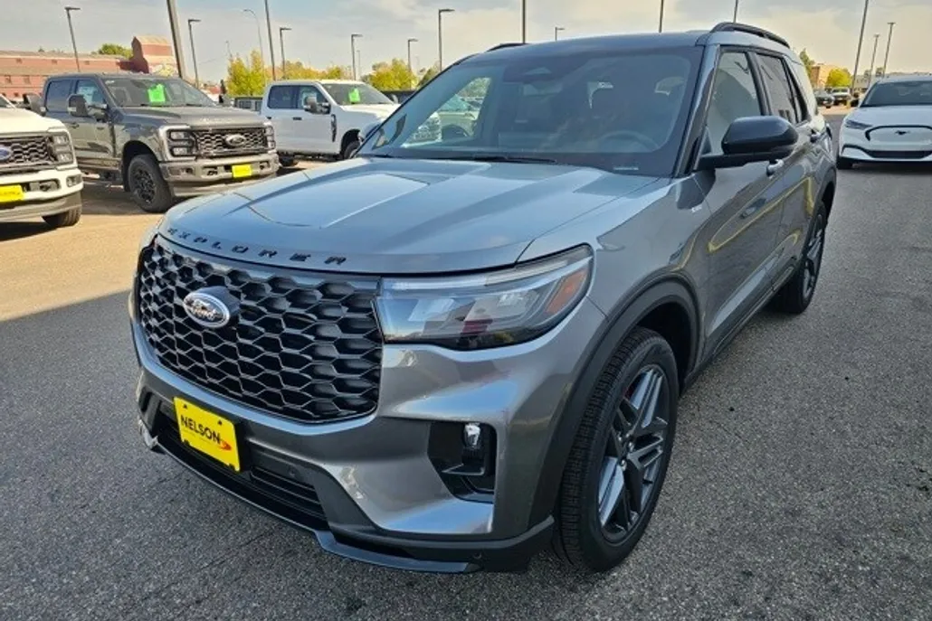 2025 Ford Explorer ST-Line photo 1