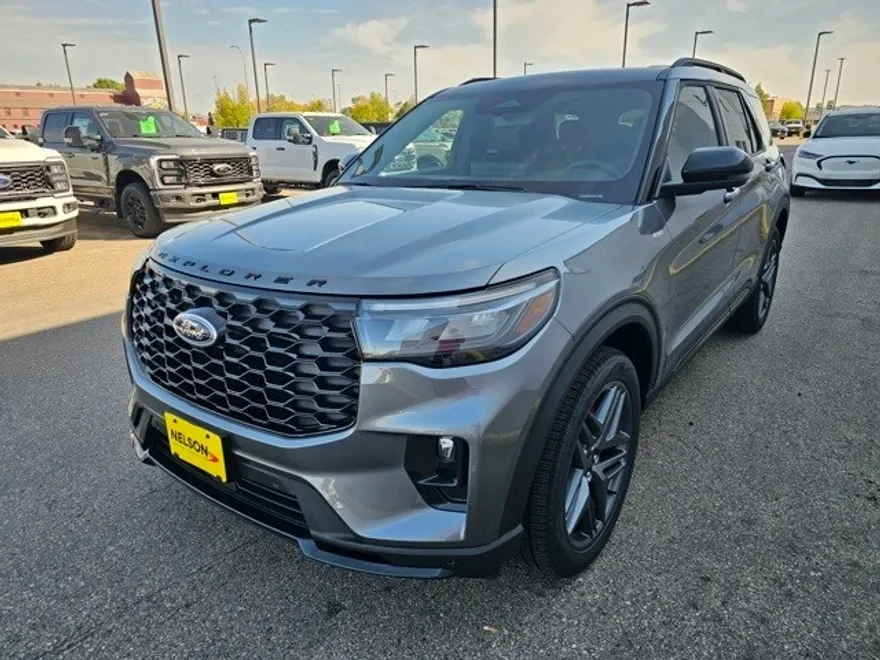 2025 Ford Explorer ST-Line photo 1