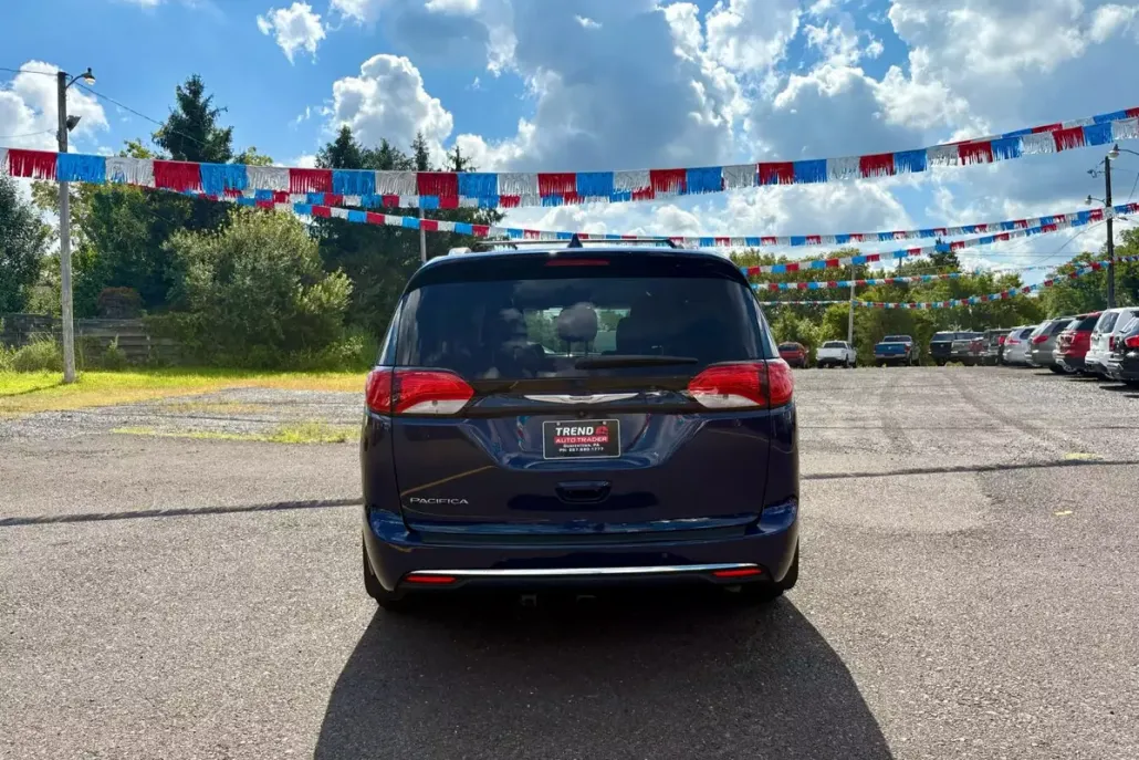2017 Chrysler Pacifica Touring Plus photo 1
