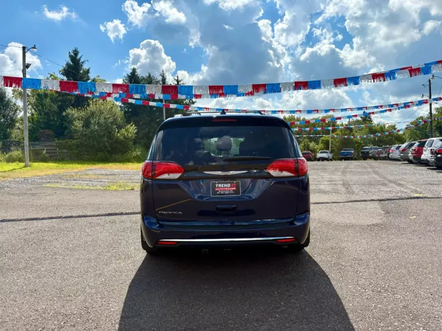 2017 Chrysler Pacifica Touring Plus photo 1