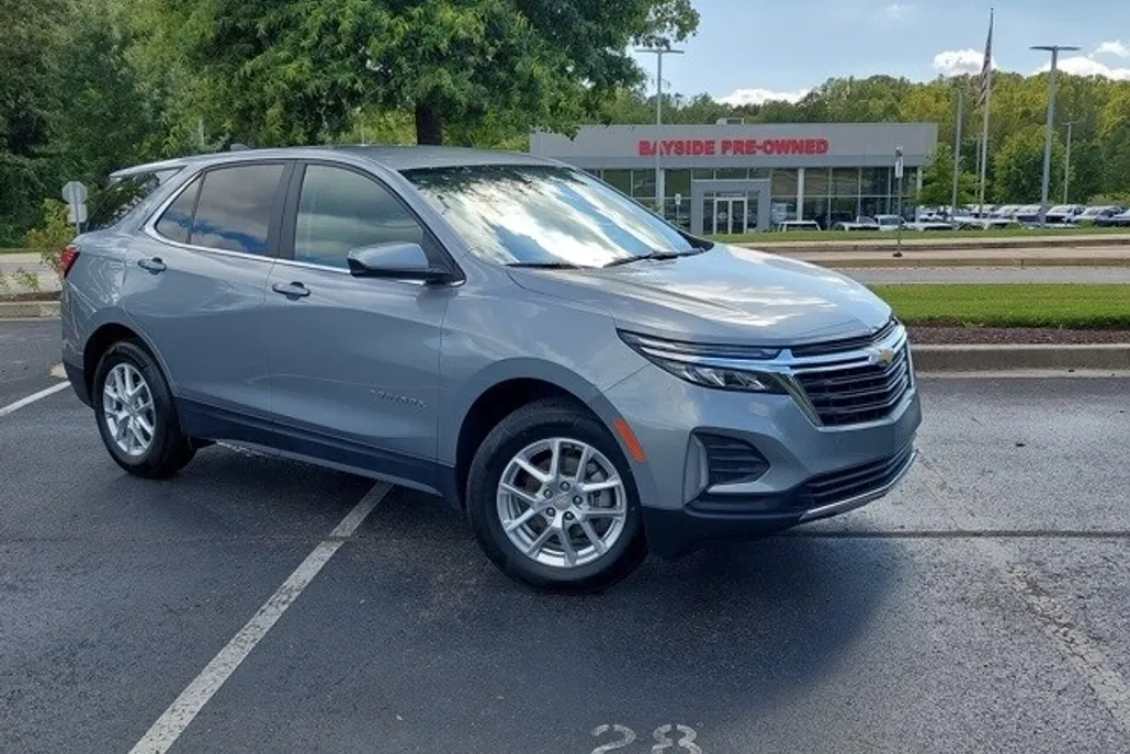 2024 Chevrolet Equinox LT photo 1