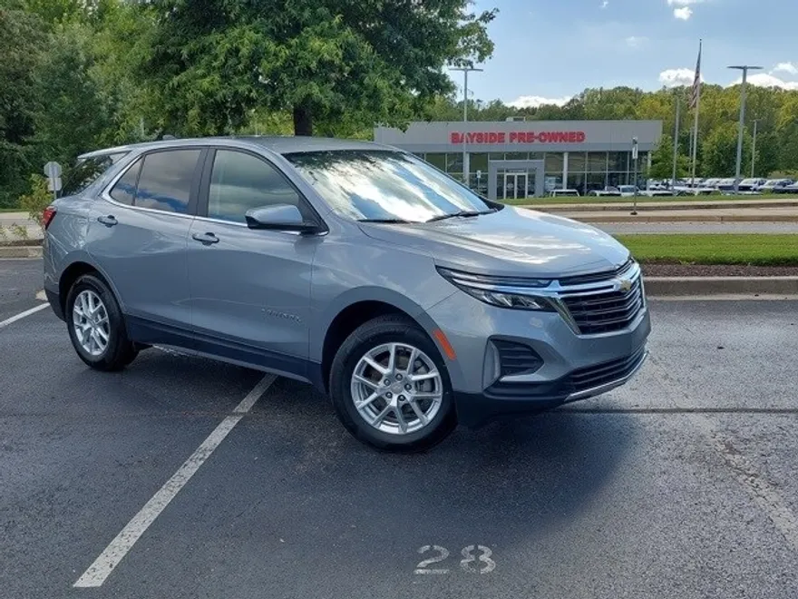 2024 Chevrolet Equinox LT photo 1