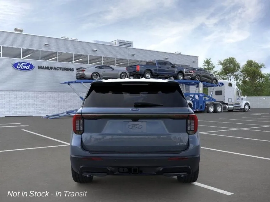 2025 Ford Explorer ST-Line photo 1