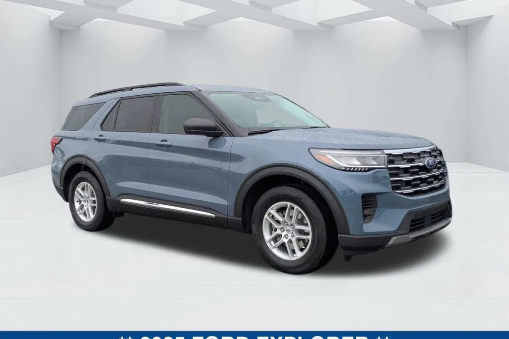 2025 Ford Explorer photo 1