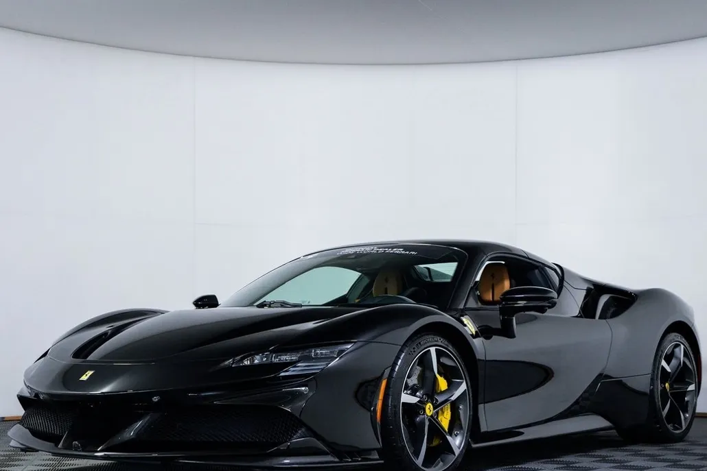 2023 Ferrari SF90 Spider Base photo 1