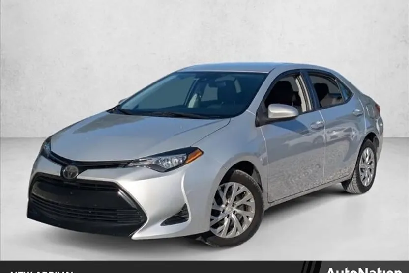 2019 Toyota Corolla LE photo 1