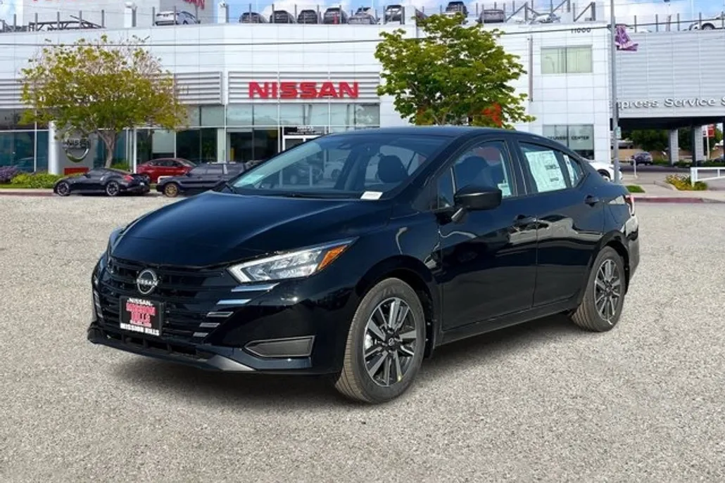 2025 Nissan Versa 1.6 S photo 1
