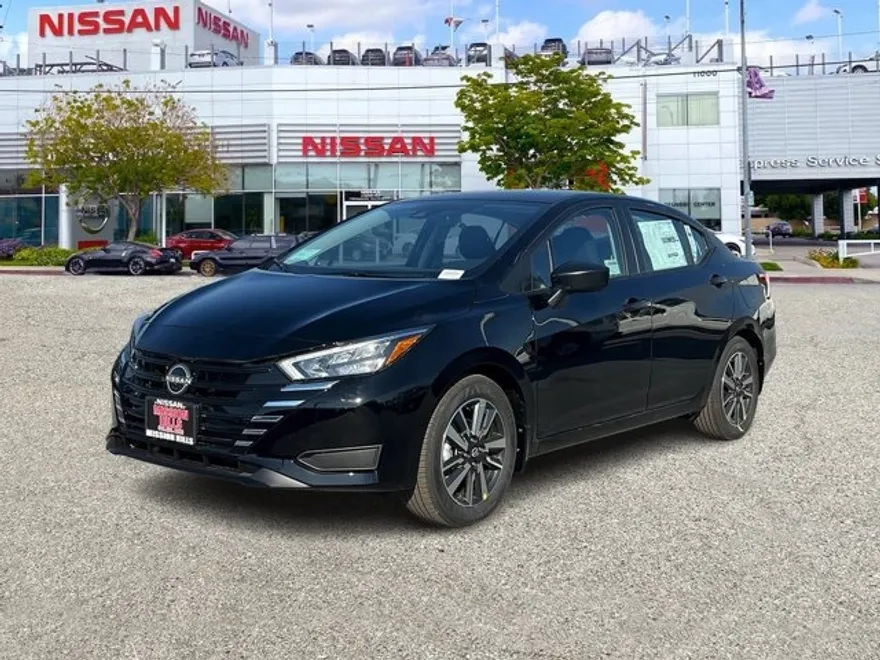 2025 Nissan Versa 1.6 S photo 1