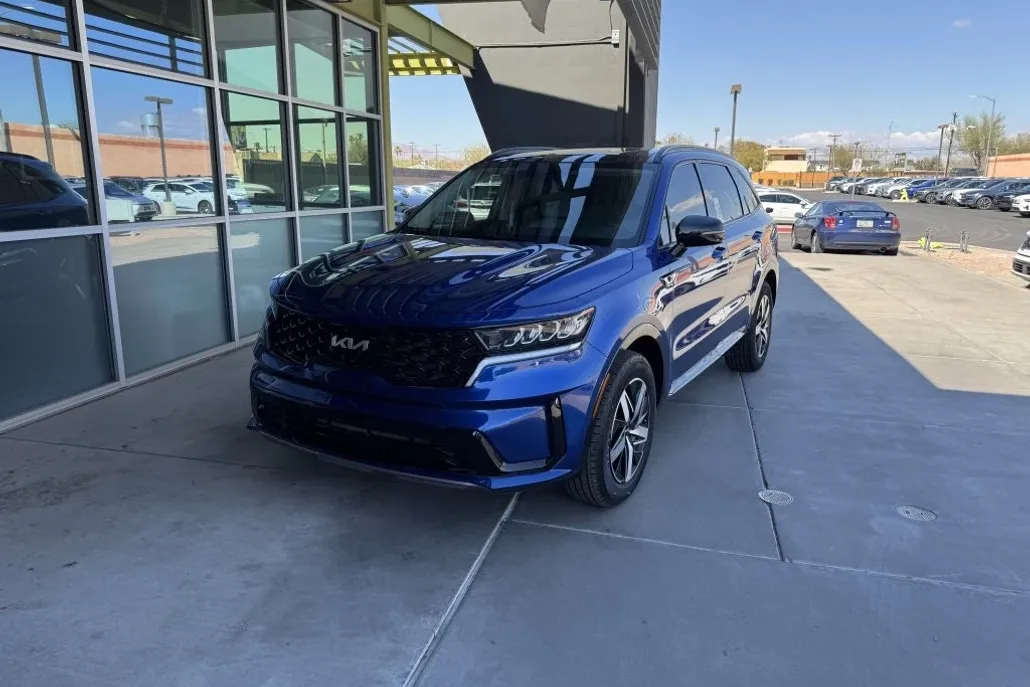 2023 Kia Sorento S photo 1