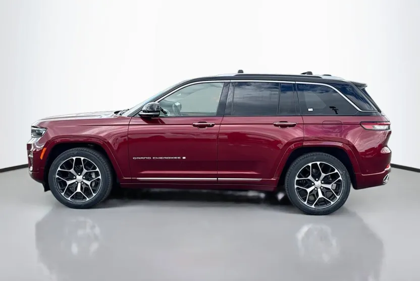 2024 Jeep Grand Cherokee Summit Sport photo 1