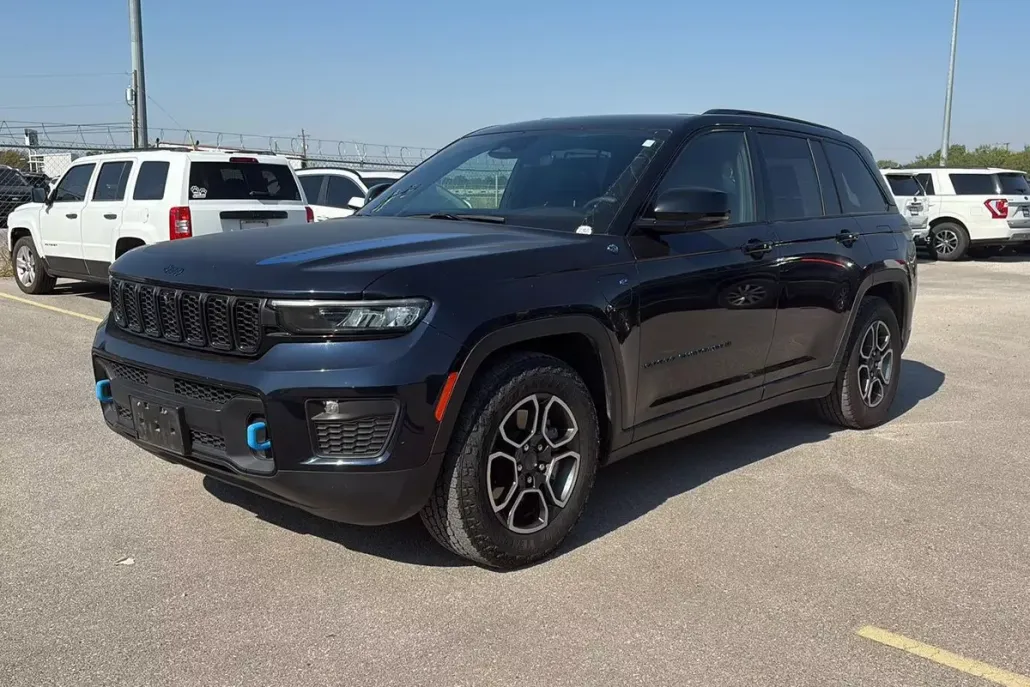 2024 Jeep Cherokee Trailhawk 4xe photo 1