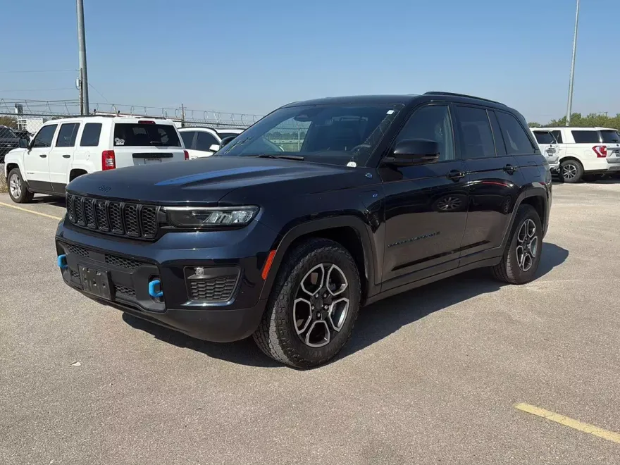 2024 Jeep Cherokee Trailhawk 4xe photo 1