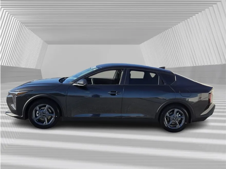2025 Kia K4 LXS photo 1