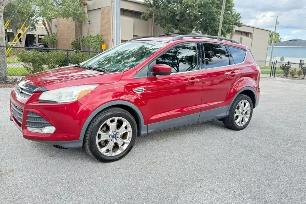 2016 Ford Escape SE Sport photo 1