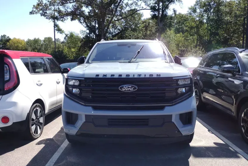 2025 Ford Expedition Platinum photo 1