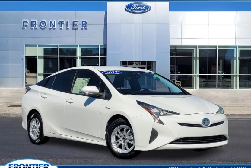 2017 Toyota Prius One Two photo 1
