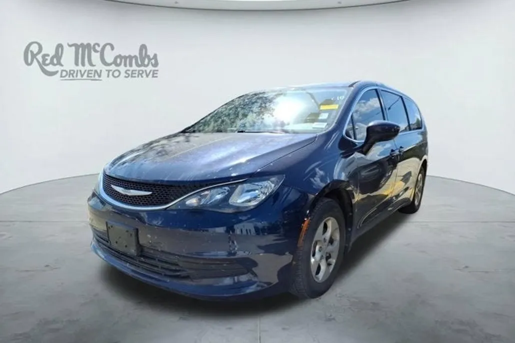 2017 Chrysler Pacifica LX photo 1